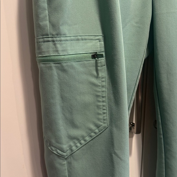 Figs Tech Collection Scrub Pants - Picture 4 of 7